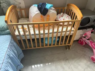 婴儿床