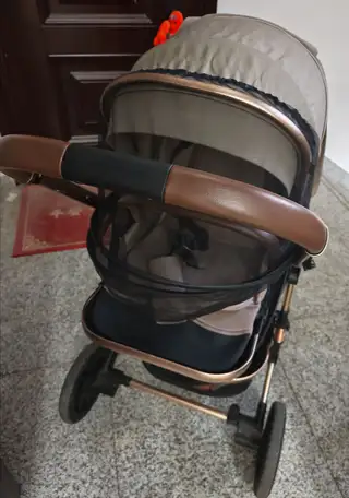 昊乐达婴儿推车 双向推行，可坐可躺，带遮阳棚和安全带，四轮避震，一键折叠收纳，带扶手，空间大能装不少