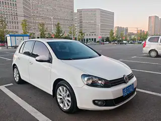 新到13年大众高尔夫，车况精品，全车原版，少量划痕喷漆，实表12万公里，外表内饰嘎嘎新，发动机变速巅