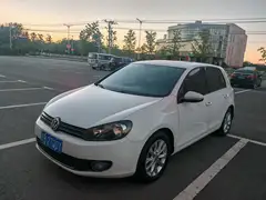 新到13年大众高尔夫，车况精品，全车原版，少量划痕喷漆，实表12万公里，外表内饰嘎嘎新，发动机变速巅