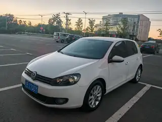 新到13年大众高尔夫，车况精品，全车原版，少量划痕喷漆，实表12万公里，外表内饰嘎嘎新，发动机变速巅