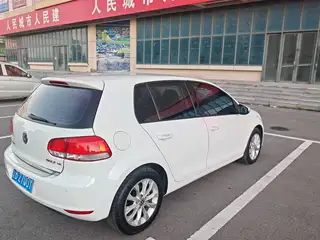 新到13年大众高尔夫，车况精品，全车原版，少量划痕喷漆，实表12万公里，外表内饰嘎嘎新，发动机变速巅