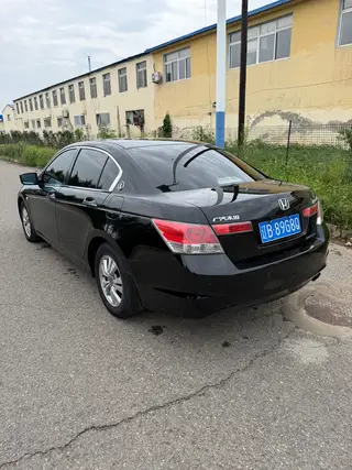 10年雅阁，北京低，车新，喜欢联系价格便宜，1万多