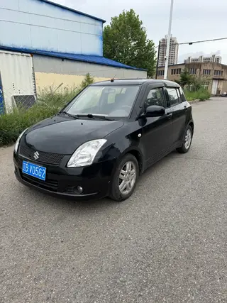 10年铃木雨燕1.3发动机，自动挡，省油，车小代步练手神车，价格大几千，