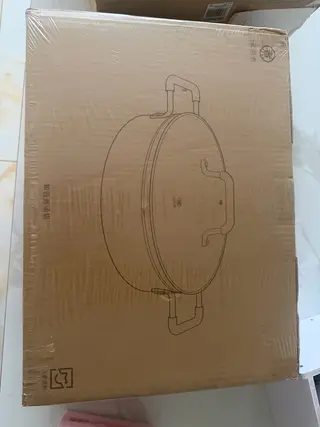 两个新的汤锅