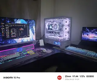 出一台高端个人创作者工作站。16G 大显存 + 64G 大内存，本地 AI 部署、4K 视频剪辑、3
