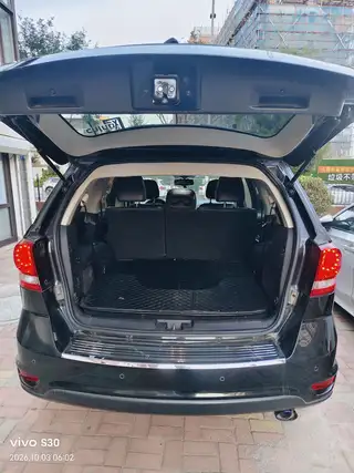 当年新车36万，现在仅需2个多就可以拥有14年道奇酷威7座大吉普，16万公里，全车两处补漆，电动座椅