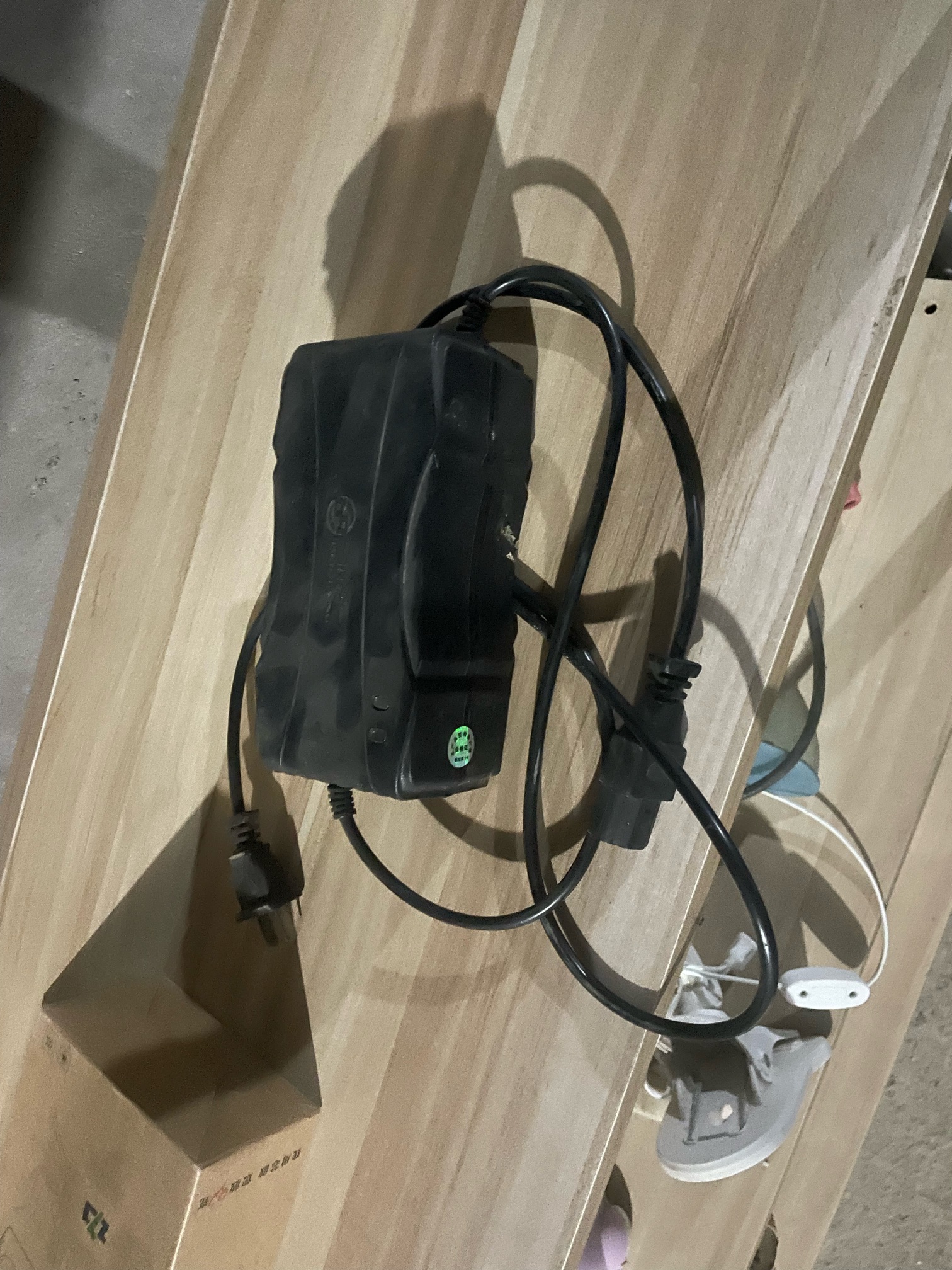 电动车充电器48V20、一个全新60V20、车卖了用不上、低价出售、东西在三堂