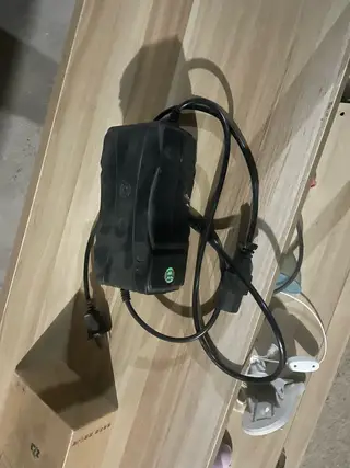 电动车充电器48V20、一个全新60V20、车卖了用不上、低价出售、东西在三堂