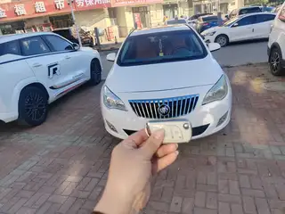 因换新车出13年别克英朗两箱，保险，检车都是27年8月。看车电话182****1135（微信同步）