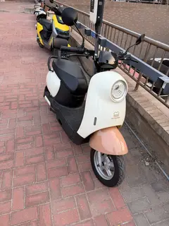 金箭电动车7月份买的没怎么骑一直放着车子挺新的满电能跑60多公里手续在能上牌 1900块钱不砍价