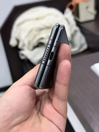 自用华为 Mate X5 12+512 边框伊拉克 内屏爆线 触摸正常 电池 90 尾插有点松 其余