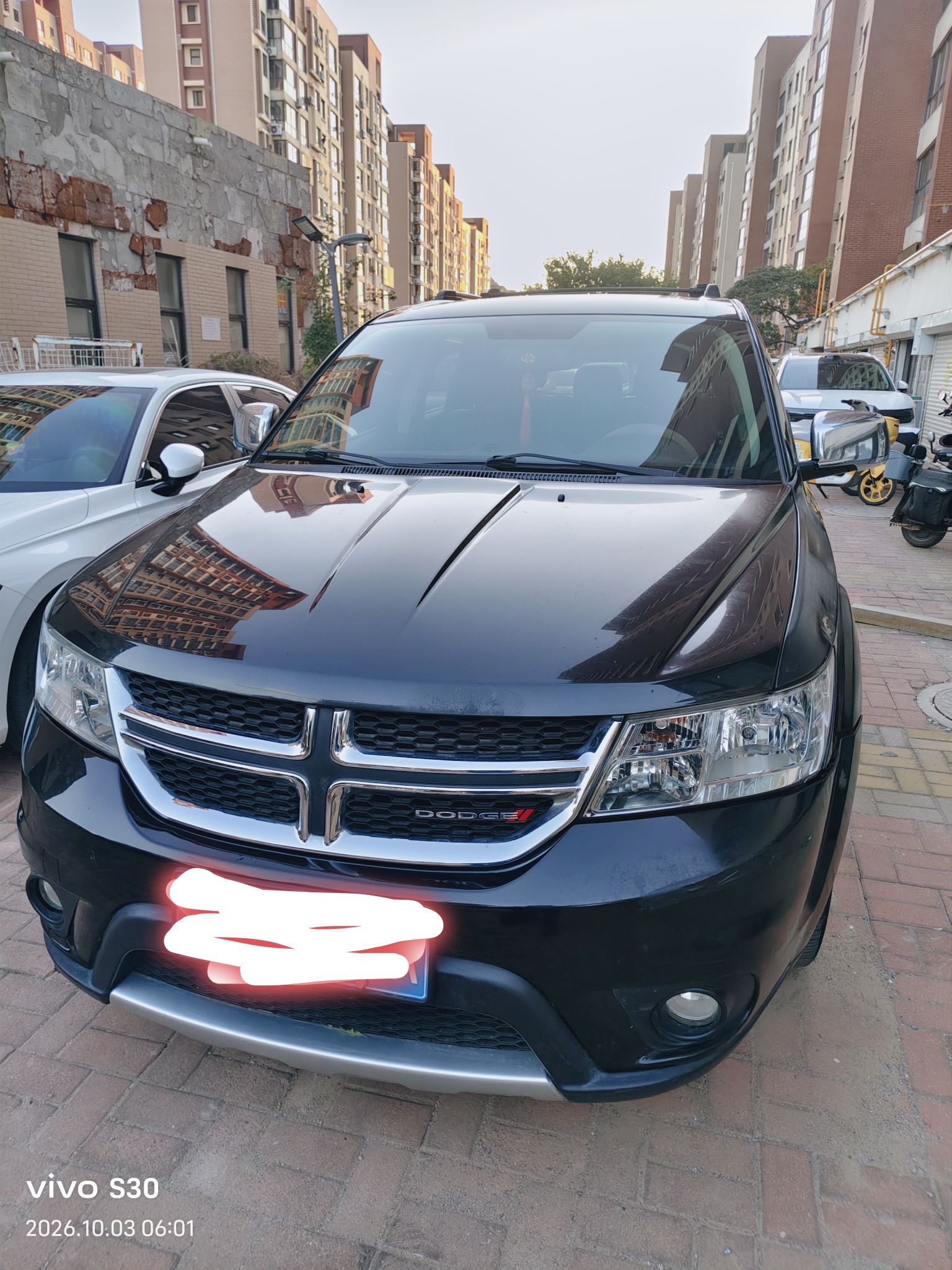 当年新车36万，现在仅需2个多就可以拥有14年道奇酷威7座大吉普，实表16万公里，全车两处补漆，电动