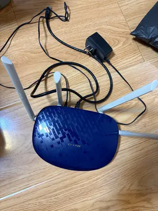 TP路由器，自己家用的，现低价出售。铭岛自取。