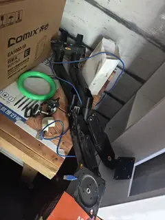 双显示器支架，就用了几天，买时候500元，现在80元，楼区自提