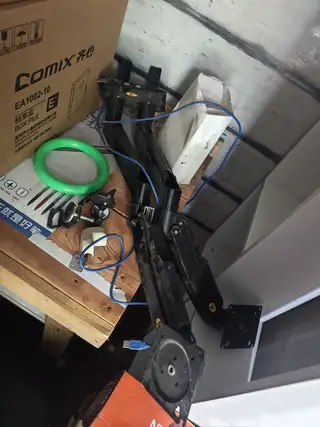 双显示器支架，就用了几天，买时候500元，现在80元，楼区自提