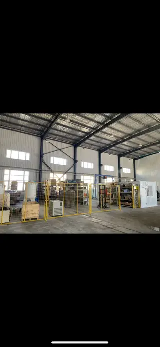 仓库隔离网，有1.5m高-12m和2m高-15m两种规格。共计1000元