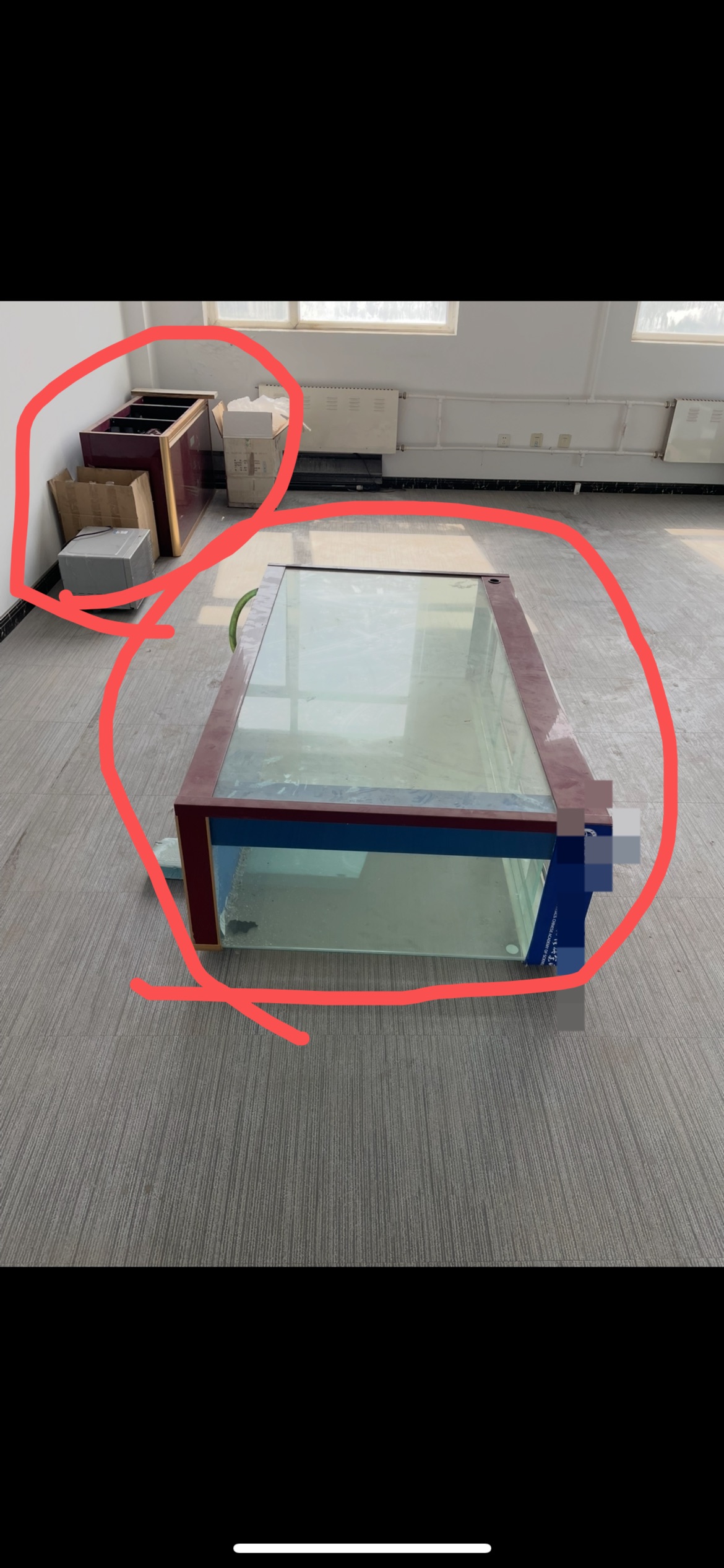 玻璃鱼缸，尺寸大概1.5m*0.5m*0.7m。