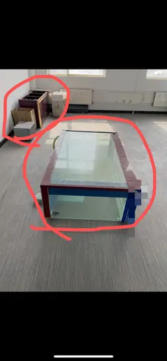 玻璃鱼缸，尺寸大概1.5m*0.5m*0.7m。