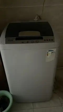 全自动洗衣机出售，5公斤小洗衣机，质量杠杠，适合两三口人用，220岛内包送到家