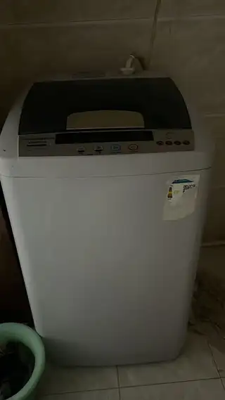 全自动洗衣机出售，5公斤小洗衣机，质量杠杠，适合两三口人用，220岛内包送到家