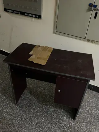 简易衣架和书桌，翠岛自提，给钱就卖
