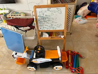 补课班教室拉来的六张纯实木桌子，质量杠杠的，长120宽45.适用各种场景，一张90元，一共六张.都拿