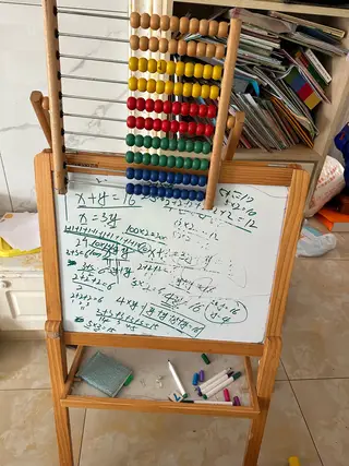 补课班教室拉来的六张纯实木桌子，质量杠杠的，长120宽45.适用各种场景，一张90元，一共六张.都拿