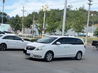 15年上牌.江苏交警大队一手车到我.给媳妇儿买的媳妇嫌大开不了.极品车况.全车两处划痕喷漆.实表15