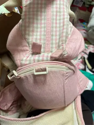 优贝自行车带辅助轮100元，红色平衡车飞鸽80元，良良寻麻腰凳50元，书包全新10元，小马桶10元，