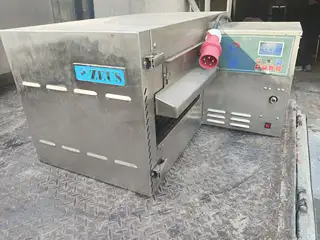 自家餐厅 不干了，还有很多机器像传菜机 操作台 多功能烤架 盘子等等 可以上门来看 质量特别好 欢迎