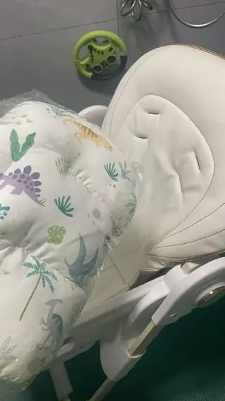 儿童餐椅99新，在楼区安居，全新座垫未打开包装