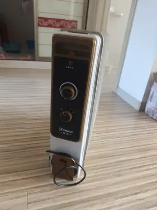 电暖气买了没用几天，有需要的海景花园自取