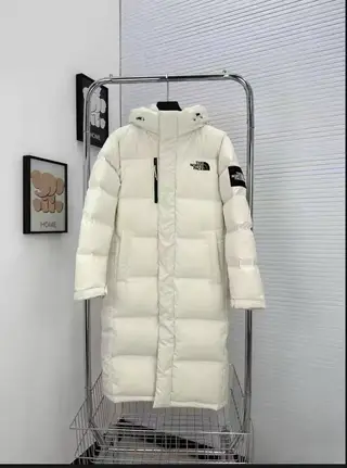 全新长款羽绒服 奶油白 连帽 80%白鸭绒填充 蓬松度高 冬天超暖 过膝长款 男女都能穿 情侣也合适