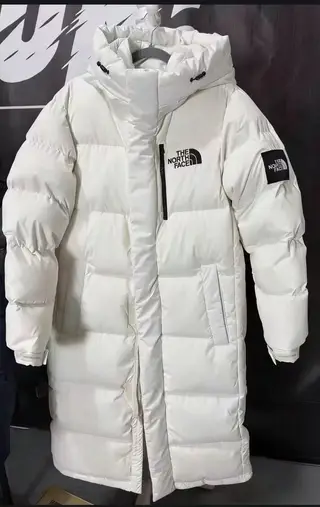 全新长款羽绒服 奶油白 连帽 80%白鸭绒填充 蓬松度高 冬天超暖 过膝长款 男女都能穿 情侣也合适