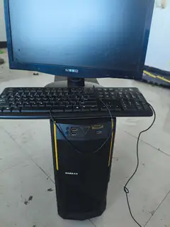 原先打游戏电脑。现在出售。看给就行