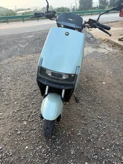 大阳电动车，电摩，续航40公里，骑着没有问题，车在海边锈的有点多但是不耽误使用，60伏大电池，一口价