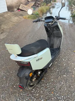 大阳电动车，电摩，续航40公里，骑着没有问题，车在海边锈的有点多但是不耽误使用，60伏大电池，一口价