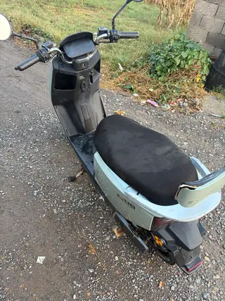 大阳电动车，电摩，续航40公里，骑着没有问题，车在海边锈的有点多但是不耽误使用，60伏大电池，一口价