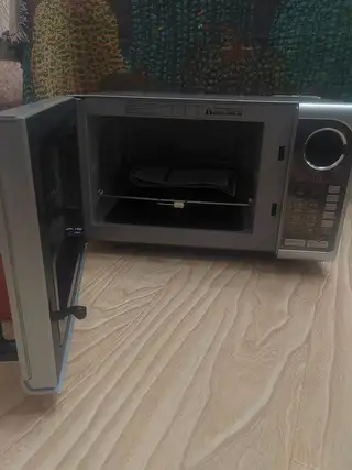 美的牌微波炉800一1300W。新的。