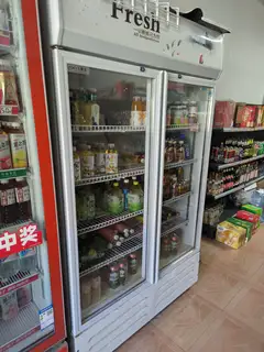 使用中的双开门冷藏柜，买了一年多，1200三堂自取133****9027