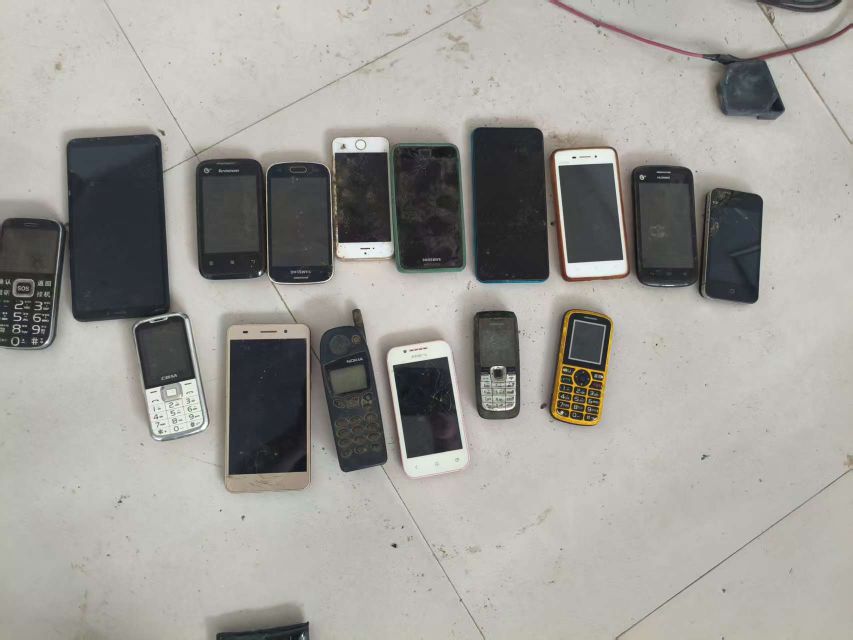 出售15台老电话，希望给个好价钱
