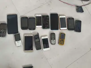 出售15台老电话，希望给个好价钱