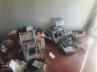 烤肉店不干了，所有东西便宜卖了，炭火的煎肉炉子和桌子一套80。电话180****5169