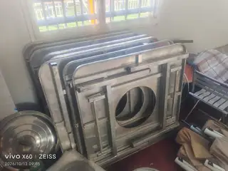 烤肉店不干了，所有东西便宜卖了，炭火的煎肉炉子和桌子一套80。电话180****5169