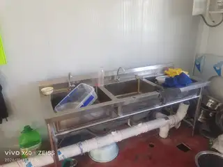 烤肉店不干了，所有东西便宜卖了，炭火的煎肉炉子和桌子一套80。电话180****5169