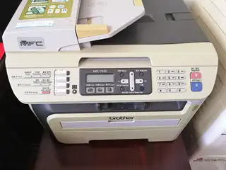兄弟MFC-7450激光打印机，四大核心功能：打印 + 复印 + 扫描 + 传真，USB连电脑。 适