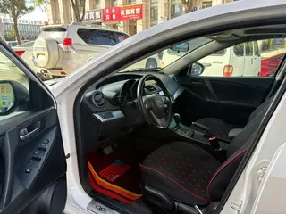新到13年马自达3星驰，极品车况，全车只有两处补漆，时表12万公里，自动挡1.6排量，开着特别好，非