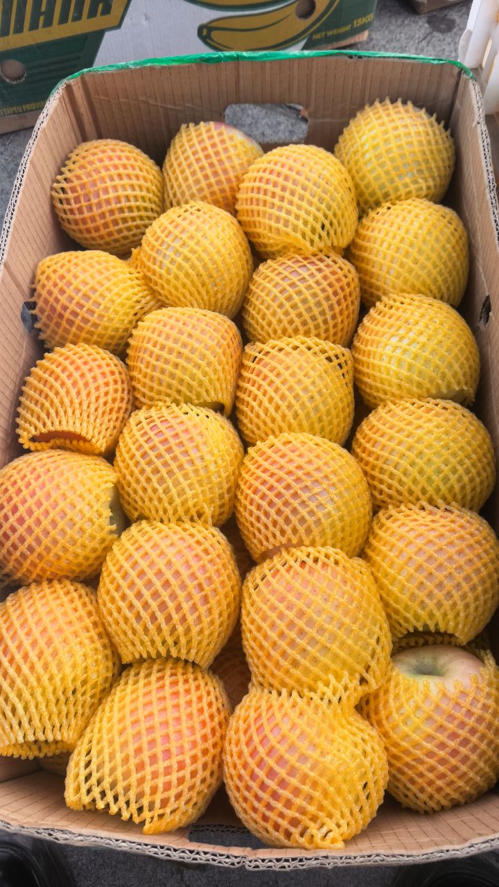 🍎【雀斑王林·雀斑美人苹果】 看着带雀斑,是苹果自带呼吸孔,不是坏果❗ 皮薄无蜡,果肉奶白脆嫩,一口