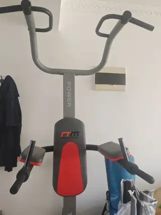 低价转让家用健身器，双杠等功能，买的时候900多元，很少用，150元转让。楼区海景花园自取。有需要的